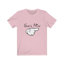 Carica l&#39;immagine nel visualizzatore di Gallery, She’s mine pointing T-shirt
