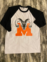 Cargar imagen en el visor de la galería, Manual Rams raglan T-shirt unisex
